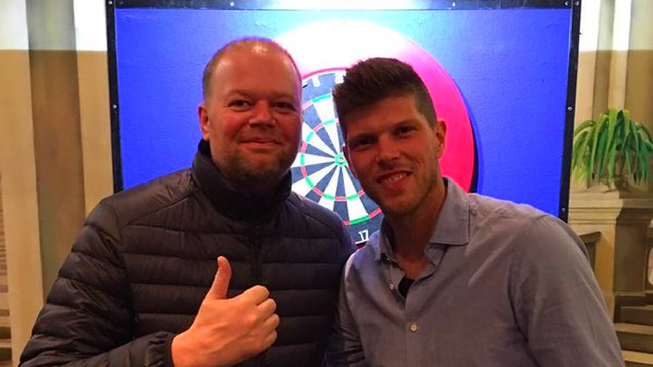 Superfan Huntelaar feiert mit Barney