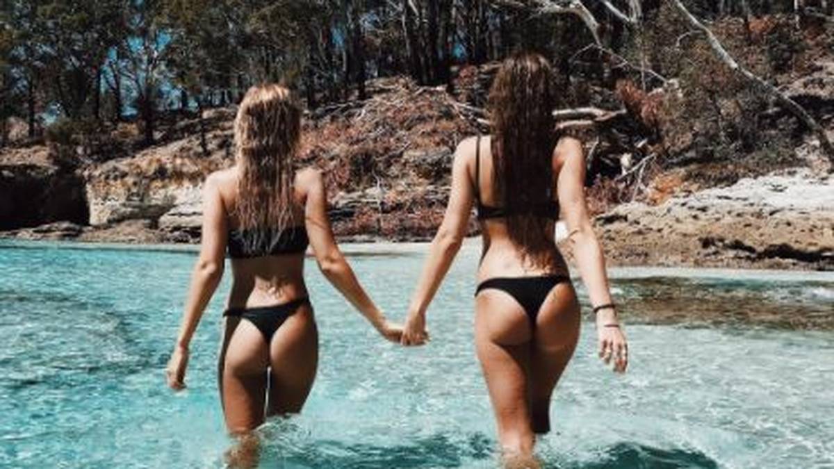 Tolle Aussichten! Tori Levett (l.) entspannt mit ihrer Freundin Karina Chorley in New South Wales