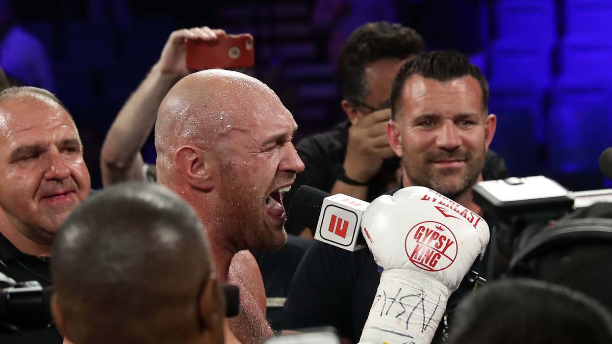 Nach seinem schnellen Sieg hat Fury sogar noch Luft für eine Gesangseinlage. "I don't want to miss a thing", schmettert er ins Hallenmikro. "The Gypsy King" Fury feiert im 29. Profikampf den 28. Sieg und blickt nun einem erneuten Duell mit WBC-Champion Deontay Wilder (USA) entgegen