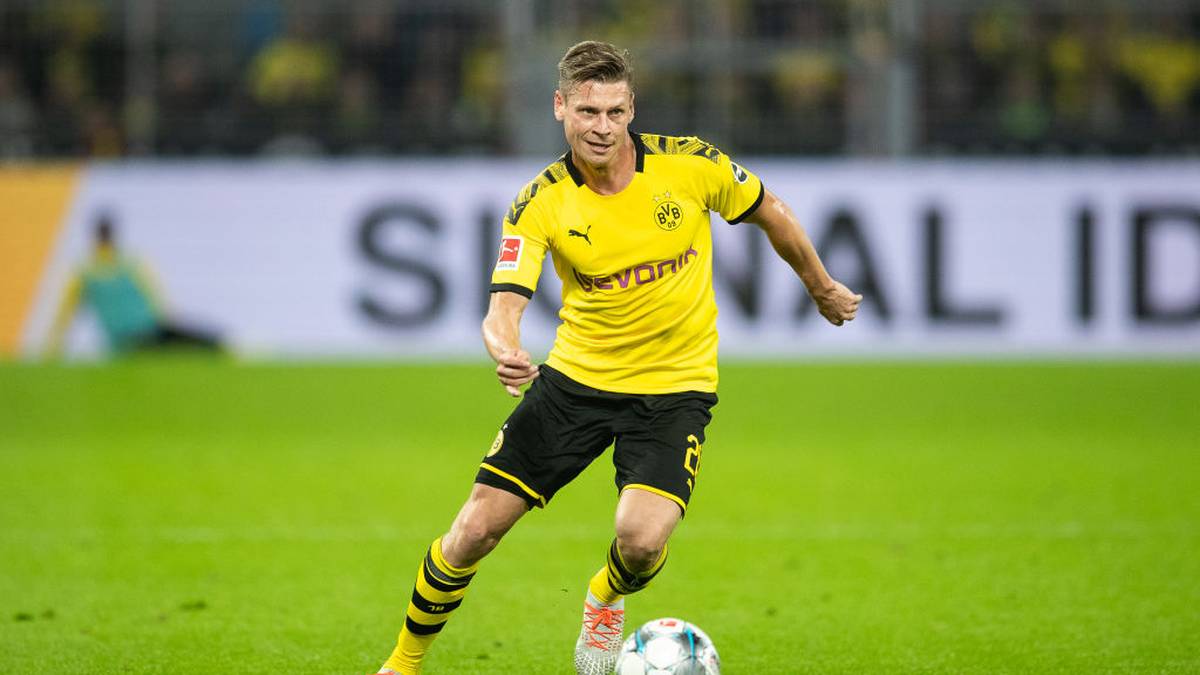 DORTMUND, GERMANY - SEPTEMBER 28: Lukasz Piszczek of Dortmund runs with the ball during the Bundesliga match between Borussia Dortmund and SV Werder Bremen at Signal Iduna Park on September 28, 2019 in Dortmund, Germany. (Photo by Lars Baron/Bongarts/Getty Images)