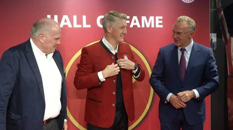 Arbeitet Bastian Schweinsteiger bald für die Bayern? Der Weltmeister von 2014 äußert sich unmissverständlich.
