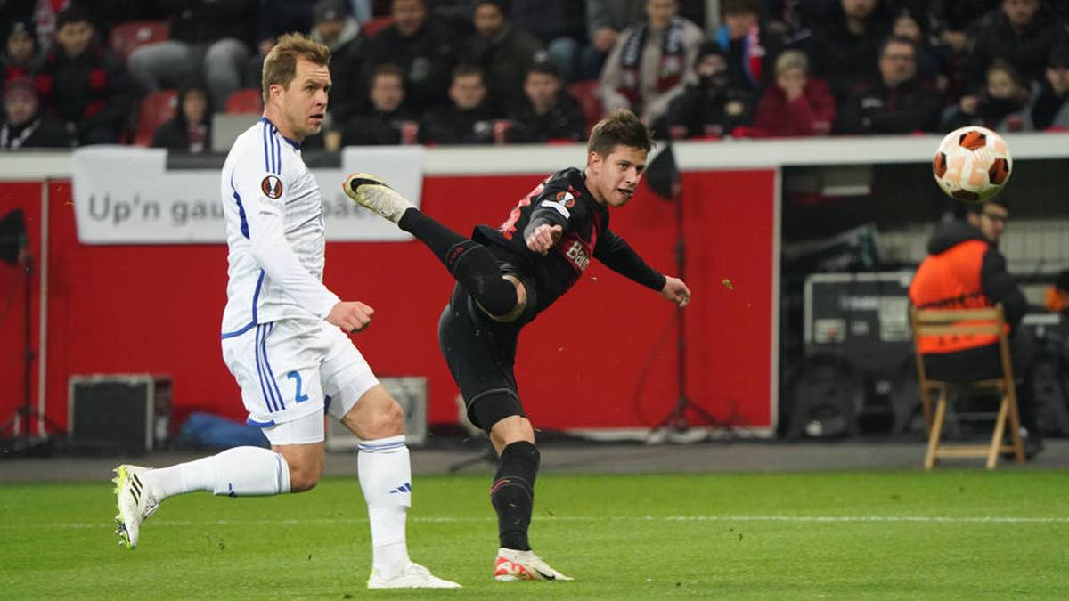 Adam Hlozek erzielte gegen Molde FK einen Doppelpack - die norwegischen Verteidiger konnten nur hinterherschauen