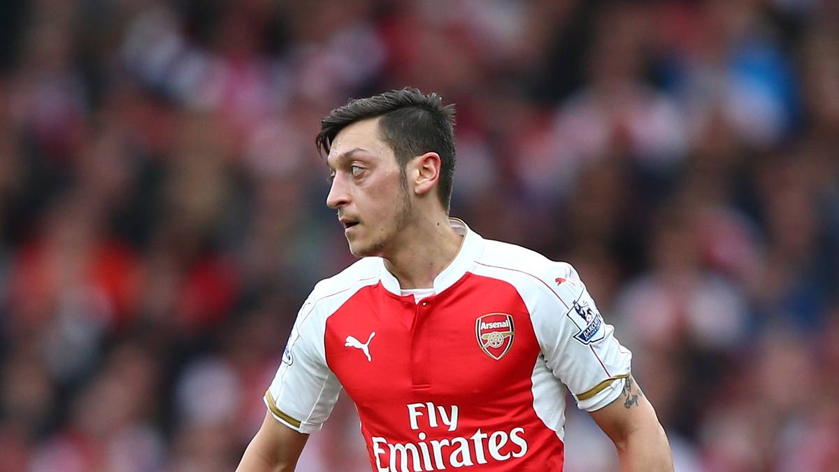 Der erste und einzige Deutsche im Ranking ist gleichzeitig der erste Fußballer auf der Liste, der nicht für Real oder Barcelona spielt. Der Mittelfeldspieler von Arsenal ist international für sein präzises und elegantes Spiel bekannt und belegt bei den Facebook-Likes mit 30 Millionen hinter Cristiano Ronaldo, Lionel Messi und Neymar unter allen Sportlern den vierten Platz