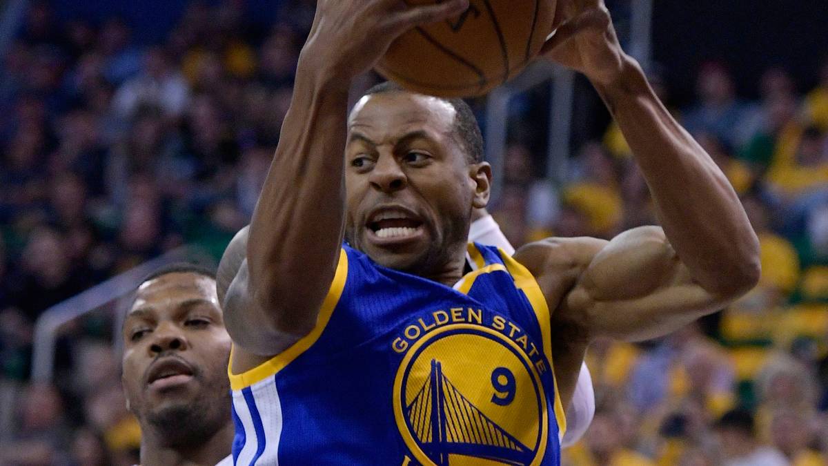 SIXTH MAN AWARD - RANG 3, ANDRE IGUODALA (Golden State Warriors): Neben Draymond Green der zweite heimliche Star der Warriors - und neben Green auch der einzige mit einer Nominierung für einen NBA-Award. Iguodala ist die Zuverlässigkeit in Person, sein Einfluss lässt sich nicht immer in den üblichen Statistiken ablesen. In den NBA-Finals wieder mitentscheidend, doch den Preis gibt's für die reguläre Saison