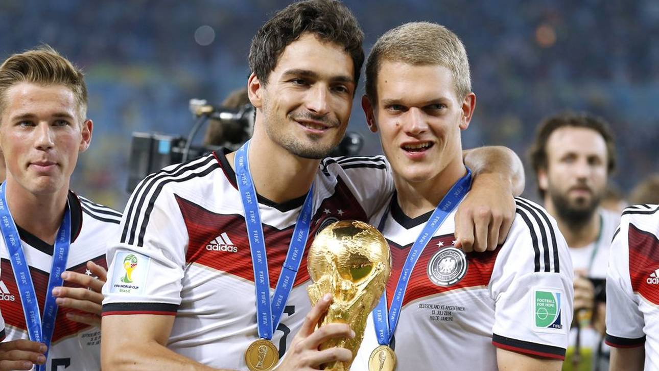 Matthias Ginter (r. mit Mats Hummels) gewann bereits 2014 den WM-Titel