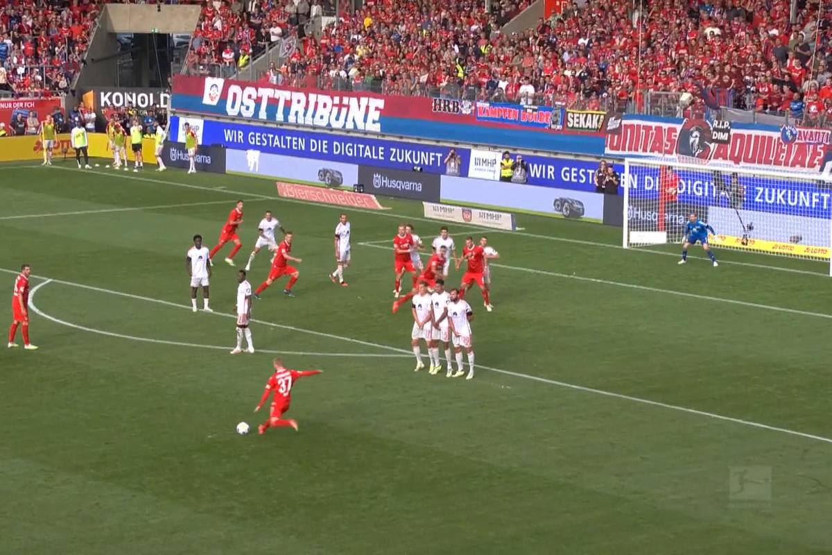 Die sportliche Krise von Union Berlin verschärft sich weiter. Gegner Heidenheim jubelt dankt eines sensationellen Freistoßtores.