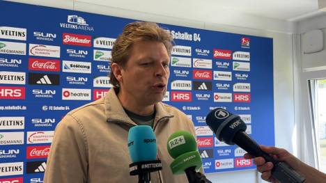 Einen Tag nach der nächsten schwachen Vorstellung von Schalke 04 wird Trainer Kees van Wonderen entlassen. Schalke-Boss Youri Mulder erklärt im Mediengespräch warum man die Reißlinie gezogen hat.