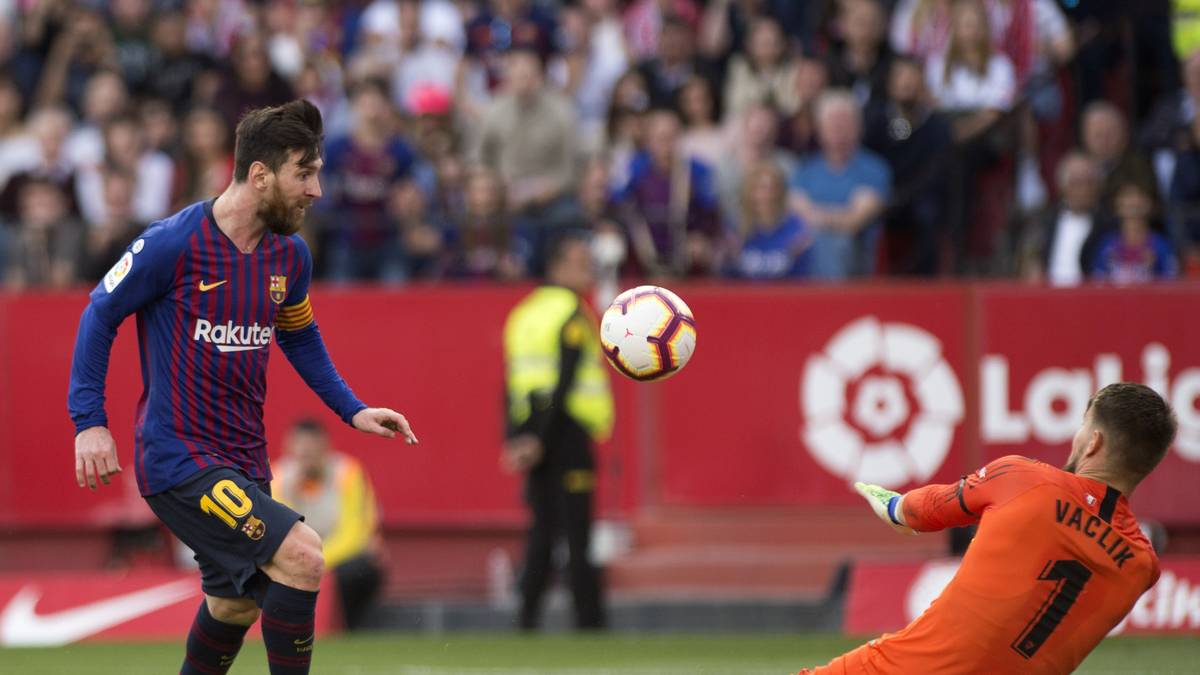 Bei Betis Sevilla sichert der Angreifer Mitte März 2019 nicht nur fast im Alleingang den Sieg, sondern zaubert auch seinen 51. Karriere-Hattrick auf den Platz