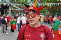 Vor dem Achtelfinale gegen Slowenien sind viele Portugal-Fans zuversichtlich, dass es für die Selecao im Turnier weit gehen kann. Mit den bisherigen Leistungen von Superstar Cristiano Ronaldo zeigen sich nicht alle Anhänger zufrieden. 
