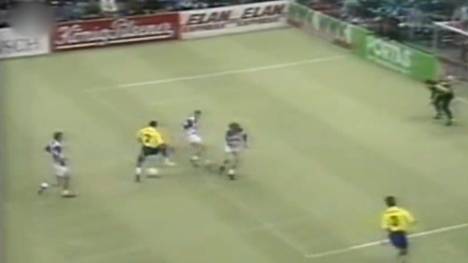 Die kurze Fußballpause und das Corona-Virus lassen in diesem Jahr keine Indoor-Saison zu. Grund genug, um auf die besten Hallen-Szenen zu schauen.