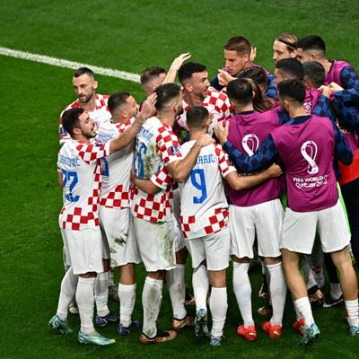 Im ersten Elfmeter-Thriller der WM haben „Hexer“ Dominik Livakovic und die kroatischen Veteranen den Deutschland-Schreck Japan entzaubert.