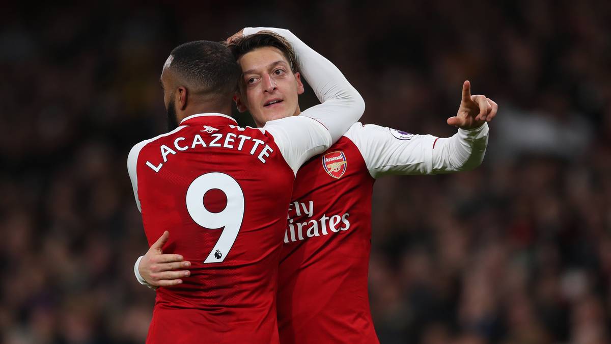 Doch klar ist: Mit Transfers der Stahlkraft Aubameyang will Arsenal zeigen, dass man weiter die europäische Spitze angreift – ein Grund, warum Özil nach monatelangem Zögern doch seinen Vertrag verlängerte 