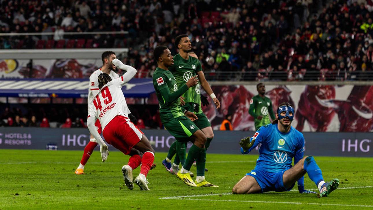 Krasser Torwartpatzer hilft RB