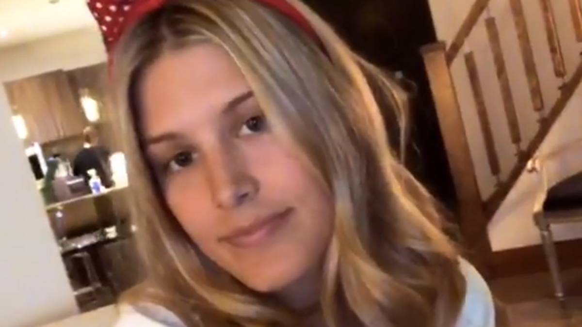 Auch Tennis-Beauty Genie Bouchard posiert für ein Weihnachts-Selfie...