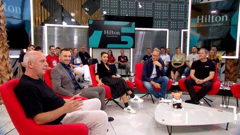 Mario Basler ist als SPORT1-Experte zu Gast im Doppelpass. Nach einer Werbepause sitzt der Ex-Profi plötzlich in anderer Kleidung da - aus einem kuriosen Grund, wie er selbst erklärt.