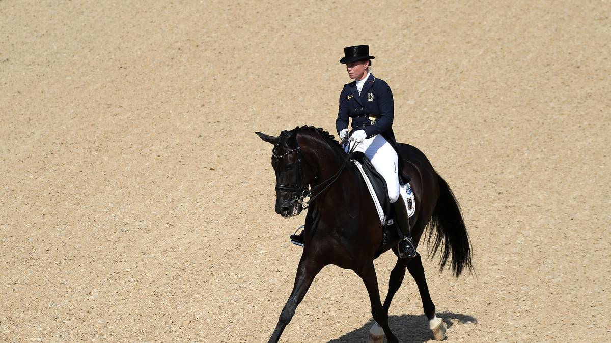 Die Grande Dame des Dressurreitens schlägt wieder zu: Nach Gold mit dem Team reicht es für Isabell Werth auf Weihegold Old zu Silber in der Einzel-Konkurrenz
