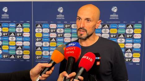 Trotz der knappen Final-Niederlage widmet sich U21-Coach Antonio Di Salvo den positiven Erkenntnissen der EM und spricht seiner Mannschaft ein großes Lob aus.