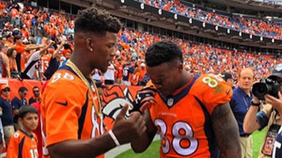 NBA-Kollege Jimmy Butler (l.) fiebert dagegen mit den Broncos mit. Den Star der Chicago Bulls und Denvers Demaryius Thomas verbindet eine enge Freundschaft