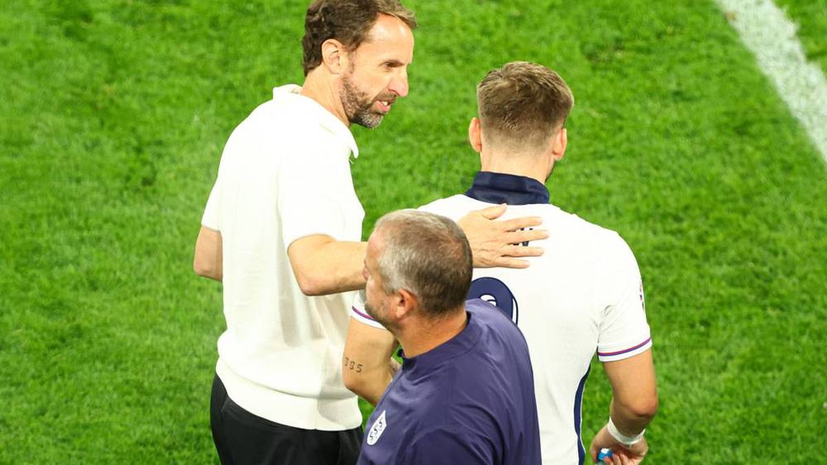 Gareth Southgate (l.) brachte Luke Shaw bei der EM zweimal als Ersatzspieler