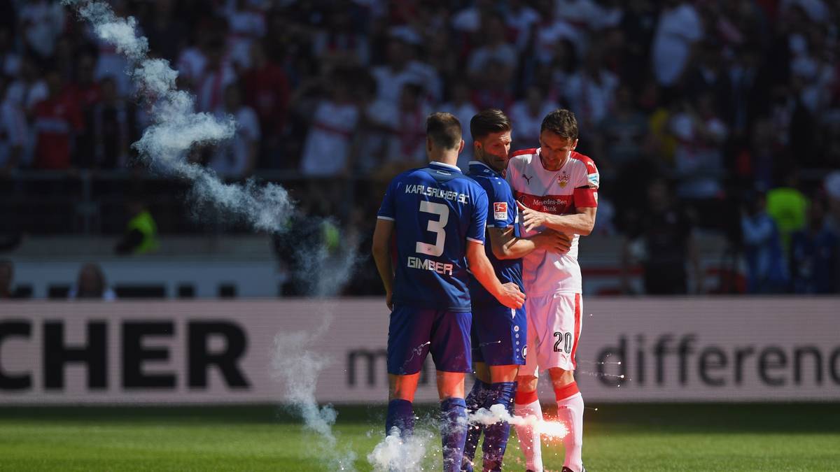Beim letzten Aufeinandertreffen in Stuttgart zündelten die KSC-Fans eifrig im Gästeblock, ein paar Chaoten schleuderten sogar Pyro-Fackeln auf das Spielfeld. Geholfen hat es nichts - der VfB gewann mit 2:0