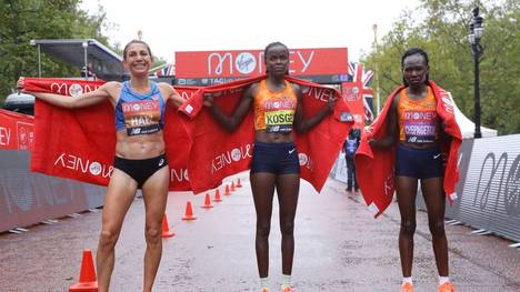 Brigid Kosgei (M.) gewann den London Marathon, Sara Hall (l.) wurde überraschend Zweite vor Ruth Chepngetich