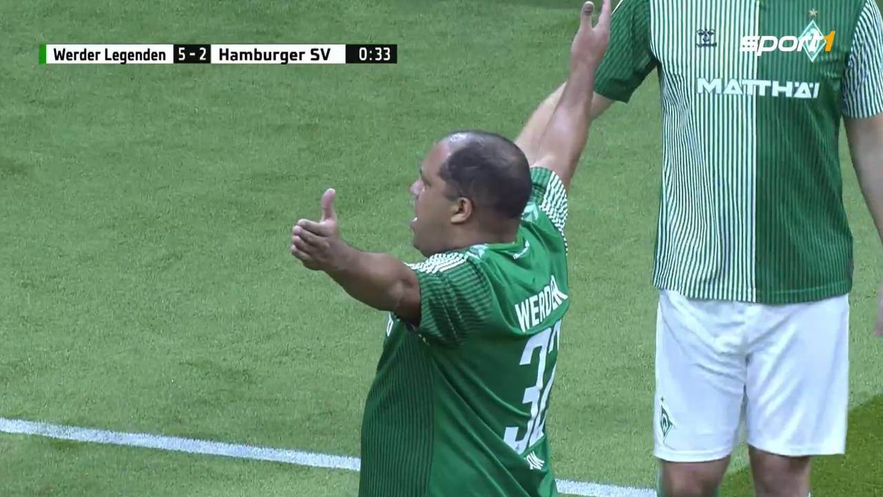 Werder-Legende Ailton mit der Highlight-Show beim Hallenturnier in Oldenburg