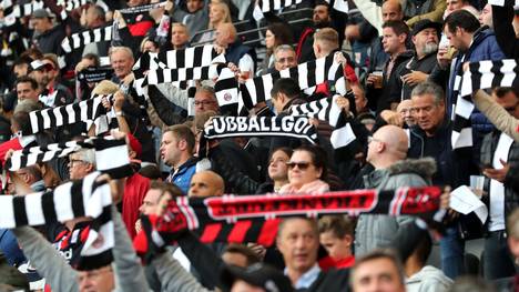 FRANKFURT AM MAIN, GERMANY - SEPTEMBER 19: Eintracht Frankfurt fans enjoy the atmosphere during the UEFA Europa League group F match between Eintracht Frankfurt and Arsenal on September 19, 2019 in Frankfurt am Main, Germany. (Photo by Christian Kaspar-Bartke/Bongarts/Getty Images)