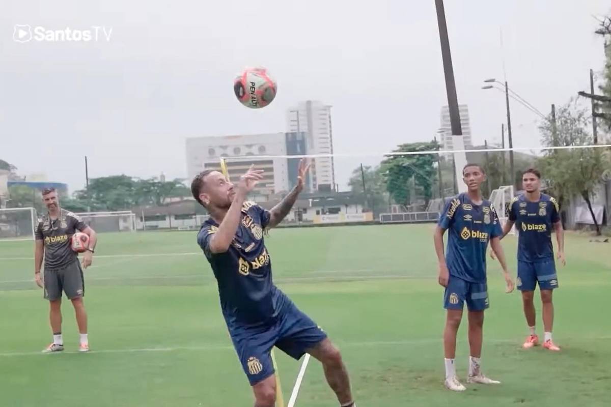 Neymar absolvierte seine erste Trainingseinheit bei seinem Jugendklub FC Santos. 