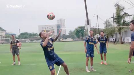 Neymar absolvierte seine erste Trainingseinheit bei seinem Jugendklub FC Santos. 