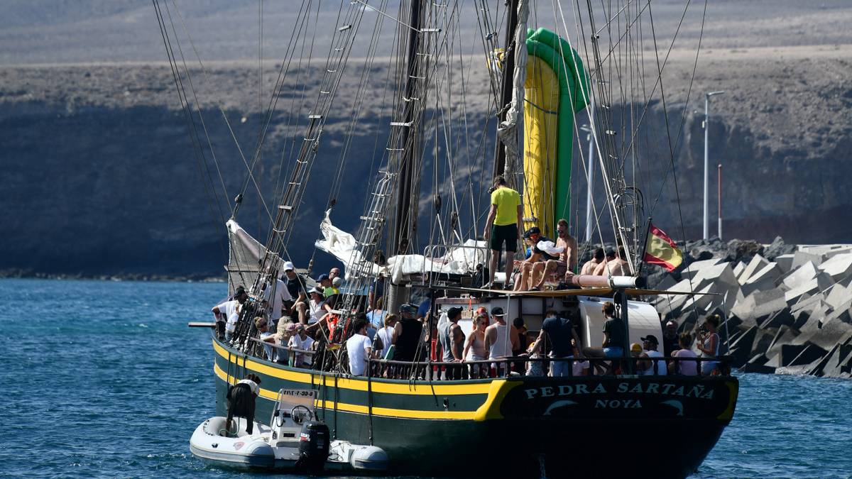 Höhepunkt des dritten Tages ist eine Bootstour zu Delfinen, mit einem Piratenschiff...