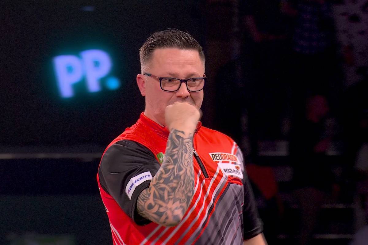 Nachrücker Robert Owen steht nach einem Sieg über Ricky Evans im Achtelfinale der Darts-WM - und sichert seine eigentlich längst verloren geglaubte Tourkarte.