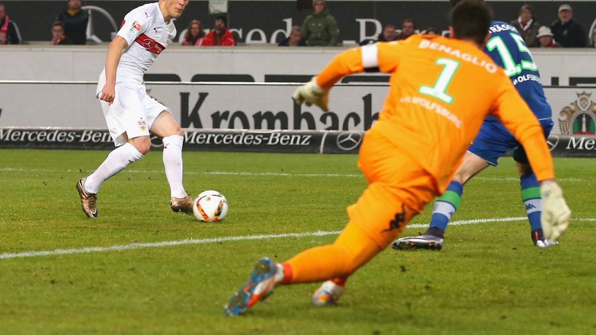 Und es kommt sogar noch besser für die Schwaben: Nach herrlichem Konter über Timo Werner schließt Filip Kostic in der 31. Minute zum 2:1 ab - Stuttgart dreht damit den Spieß innerhalb von neun Minuten um