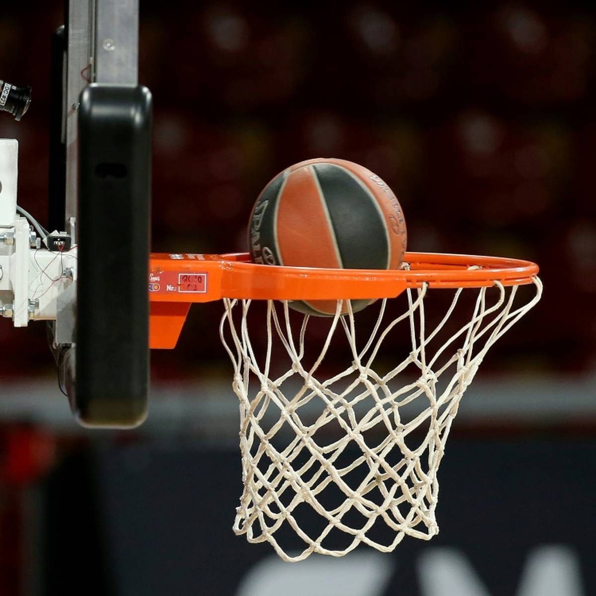 Der deutsche Basketball-Schiedsrichter Benjamin Barth ist nach dem Streit um seinen Bart für die kommende EuroLeague-Saison gestrichen worden.