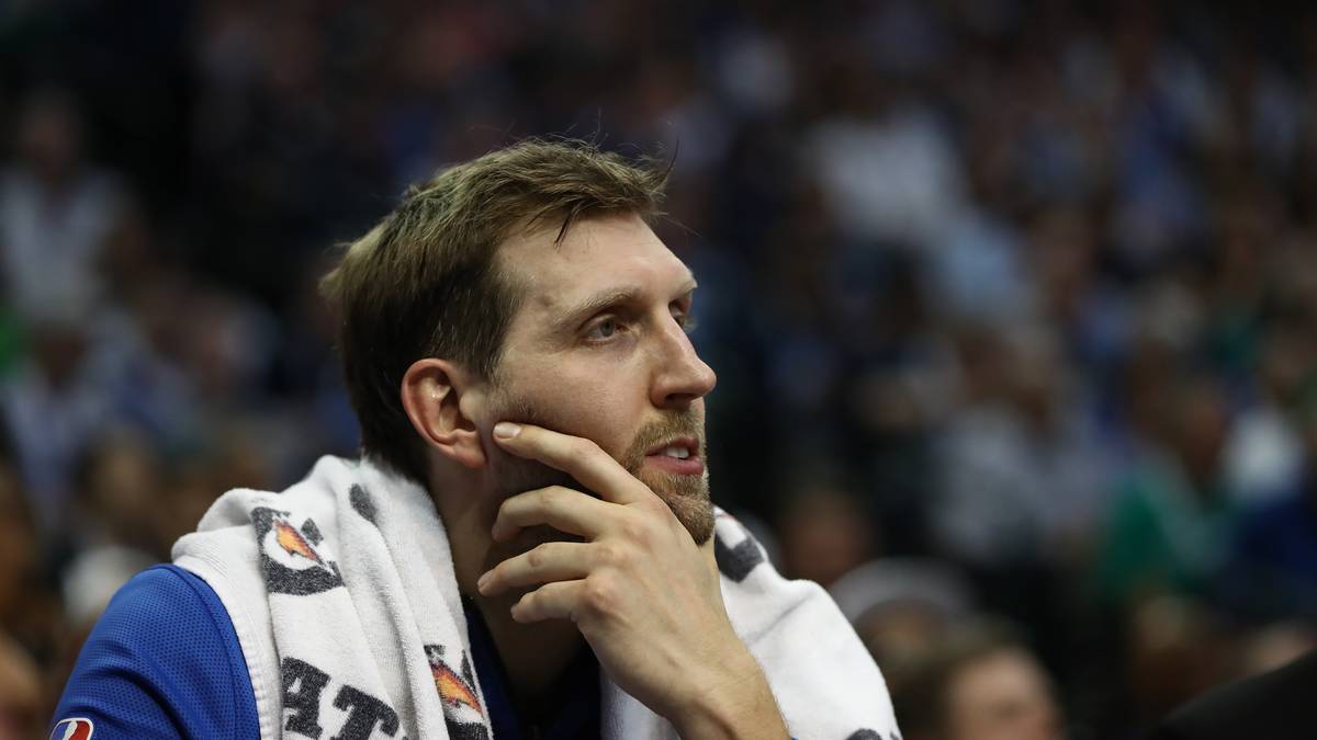 Nowitzki ist sogar der einzige Spieler in der langen Historie der NBA mit 30.000 Punkten, 10.000 Rebounds, 1.700 Dreiern und 1.200 Blocks. Es ist immer wieder beeindruckend, wie stark der beste deutsche Basketballer die NBA geprägt hat