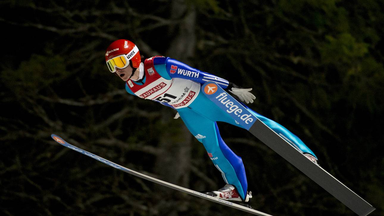 Skispringer fliegen aufs Podest