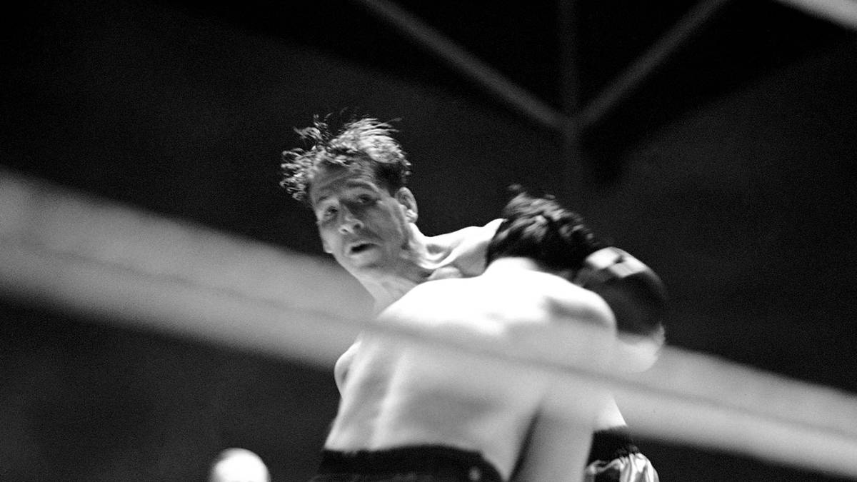 RANG 6 - Harvey vs. McAvoy, 90.000 Zuschauer: Len Harvey schnappte sich gegen Jock McAvoy vor 90.000 begeisterten Augenzeugen im White City Stadium in London im Juli 1939 den Gürtel im Halbmittelgewicht 