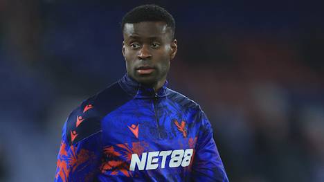 Marc Guehi soll sich diversen Medienberichten zufolge Manchester City noch im Winter anschließen. Bei den Skyblues wird er direkt eine tragende Rolle einnehmen - die Bayern-Verantwortliche auch in München vorgesehen hätten. 