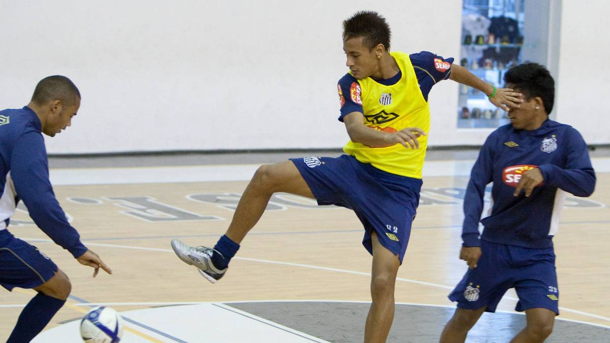 NEYMAR: In diesem Triumvirat der Weltstars darf er natürlich nicht fehlen. Auch der heutige Barca-Star hat früher in der Halle gekickt