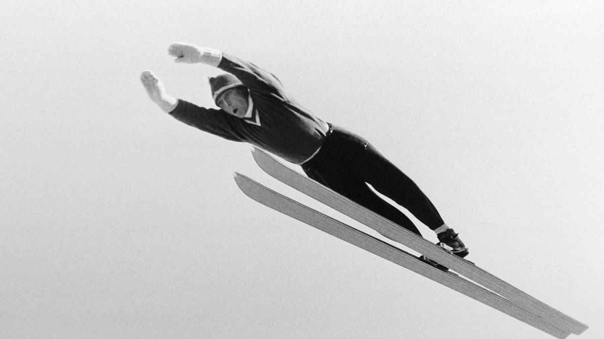 MAX BOLKART: Der Oberstdorfer springt sowohl 1959/1960 als auch im Folgejahr in der Gesamtwertung aufs Podest. Bei der ersten Tournee verteidigt er seinen ersten Platz zur Halbzeit und sichert sich den Gesamtsieg. Im Jahr darauf reicht es zum dritten Platz insgesamt, nachdem Bolkart zur Halbzeit Rang zwei belegt