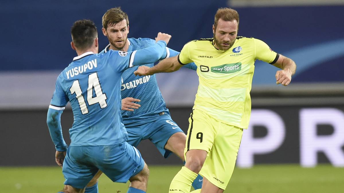 Und dann ist da noch Außenseiter KAA Gent um Laurent Depoitre (r.)