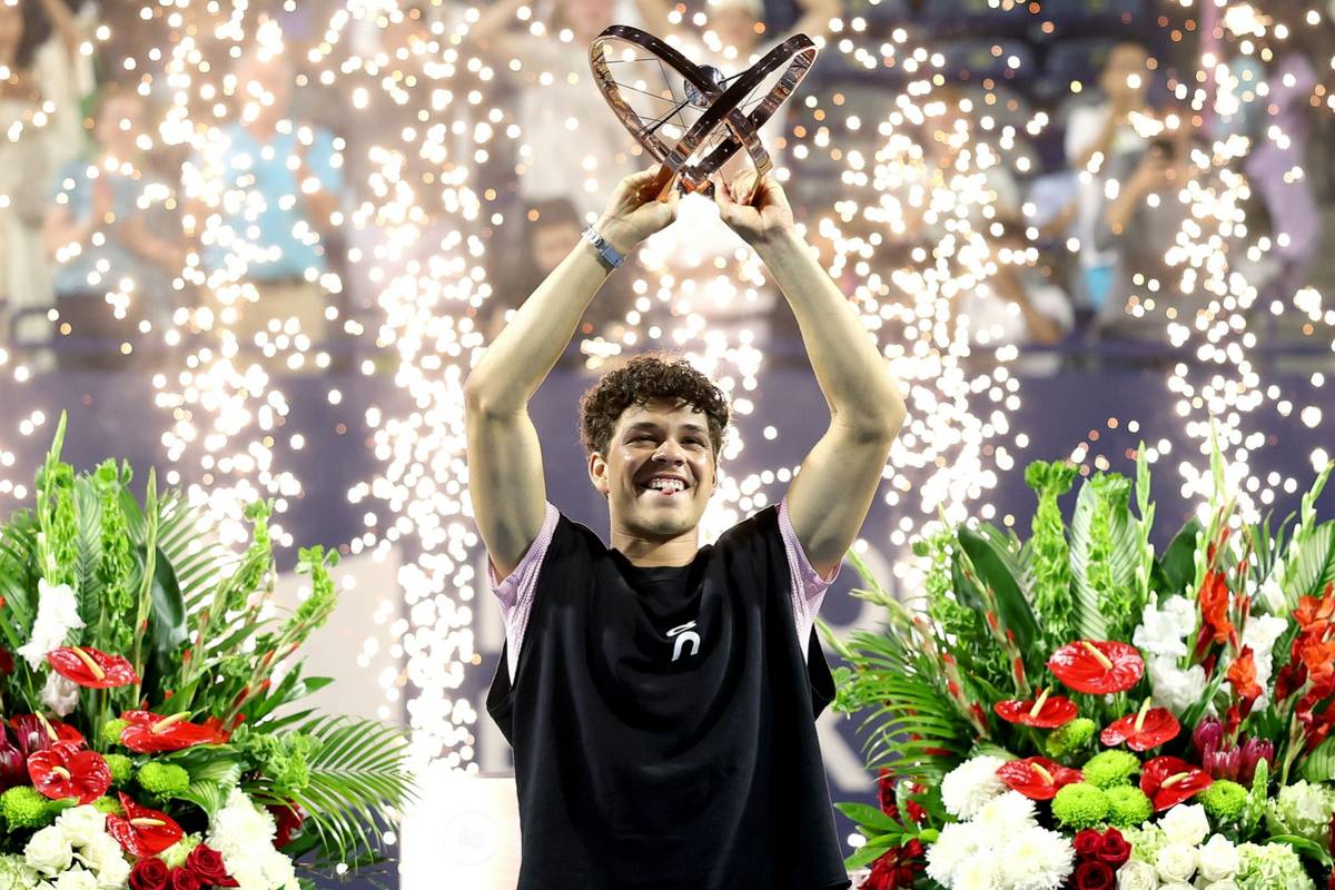 „Surreale“ Titel-Premiere für Shelton