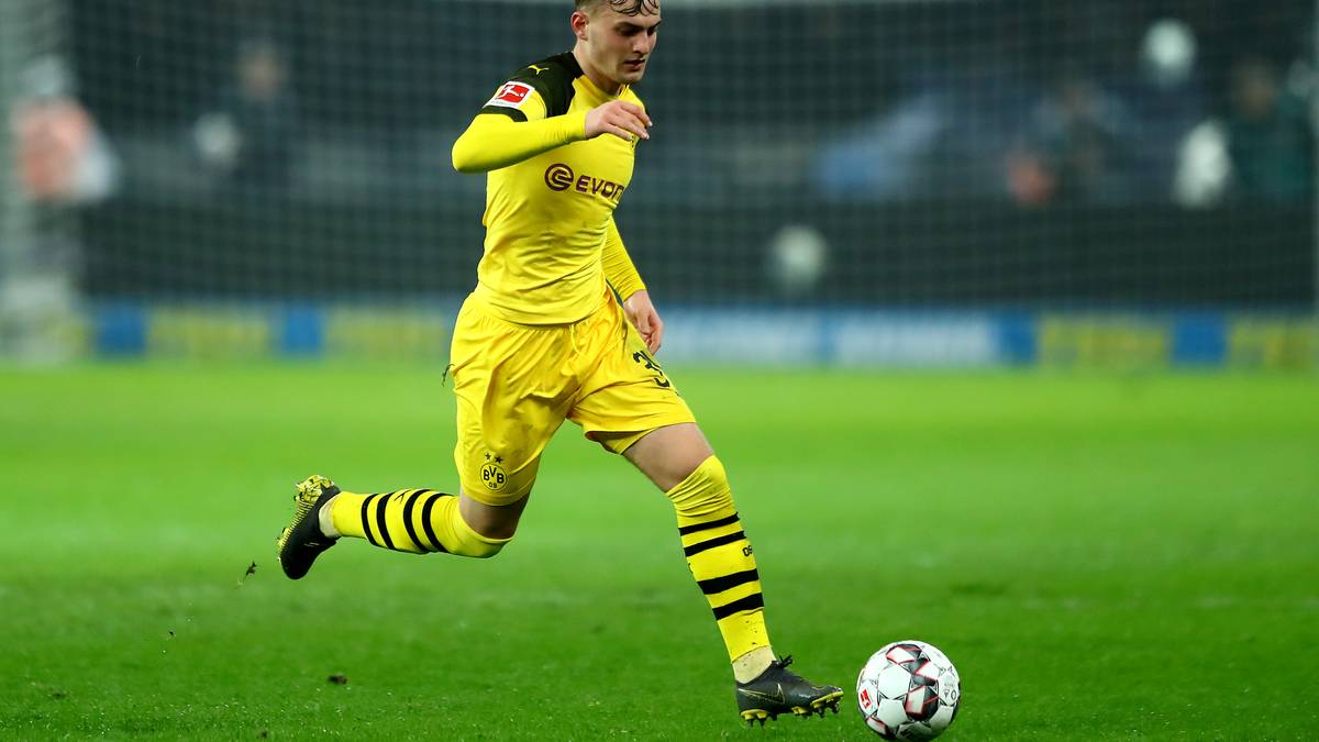 BVB. AUSSER FORM - JACOB BRUUN LARSEN: War zuletzt nicht mehr erste Wahl, wird durch den wahrscheinlichen Ausfall von Raphael Guerreiro wohl aber auf der linken Seite ranmüssen. Dem 20 Jahre alten Dänen fehlt die technische Qualität eines Guerreiro. Kann aber seine läuferischen Stärken einbringen und auch in der Defensive aushelfen