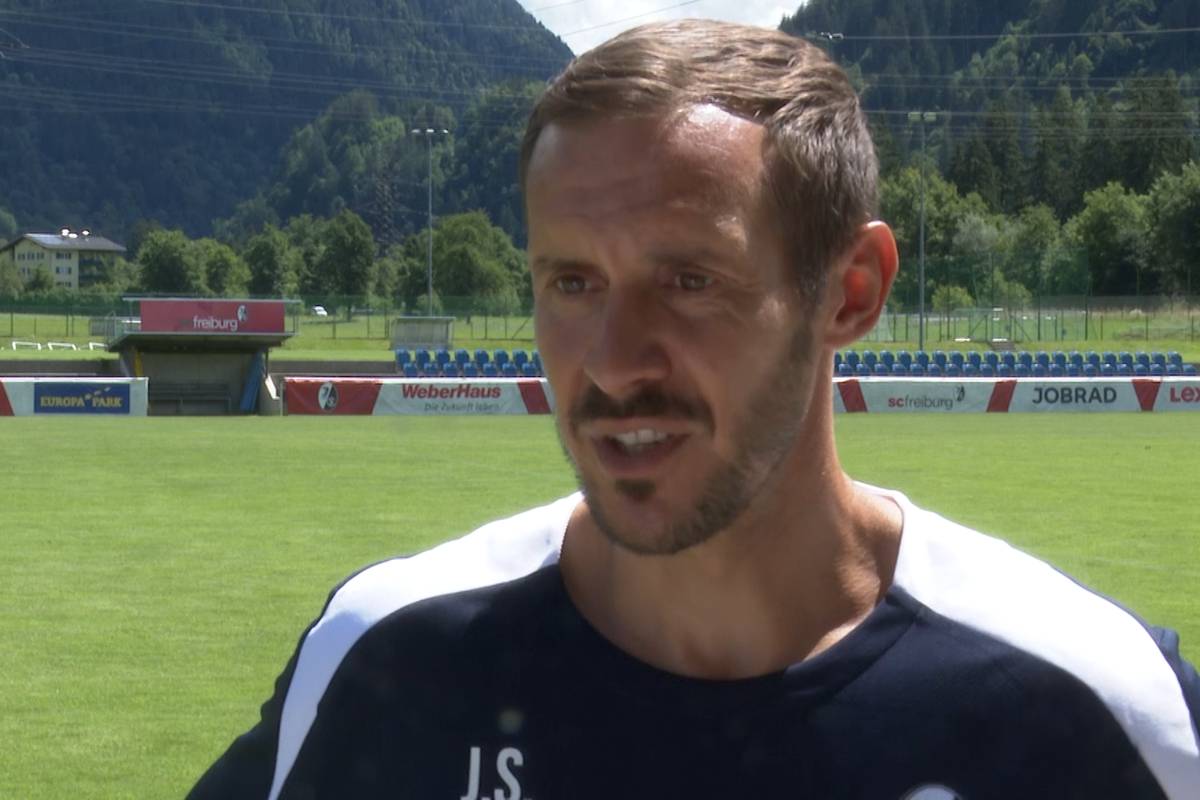 Julian Schuster, Cheftrainer des SC Freiburg, spricht über die Transfergerüchte rund um Ritsu Doan. Der Japaner liebäugelt mit einem Wechsel zu Eintracht Frankfurt.
