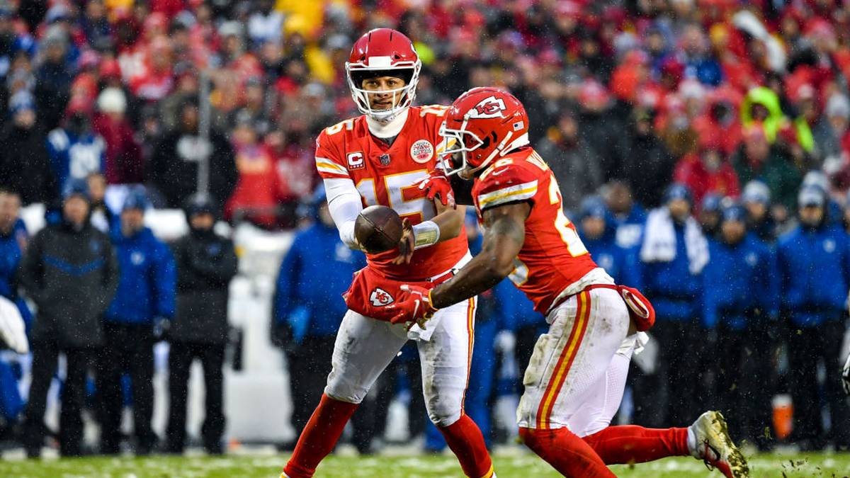 Doch bereits letzte Saison hatte sich abgezeichnet, dass Damien Williams (r.) mindestens auf Augenhöhe mit Hunt ist