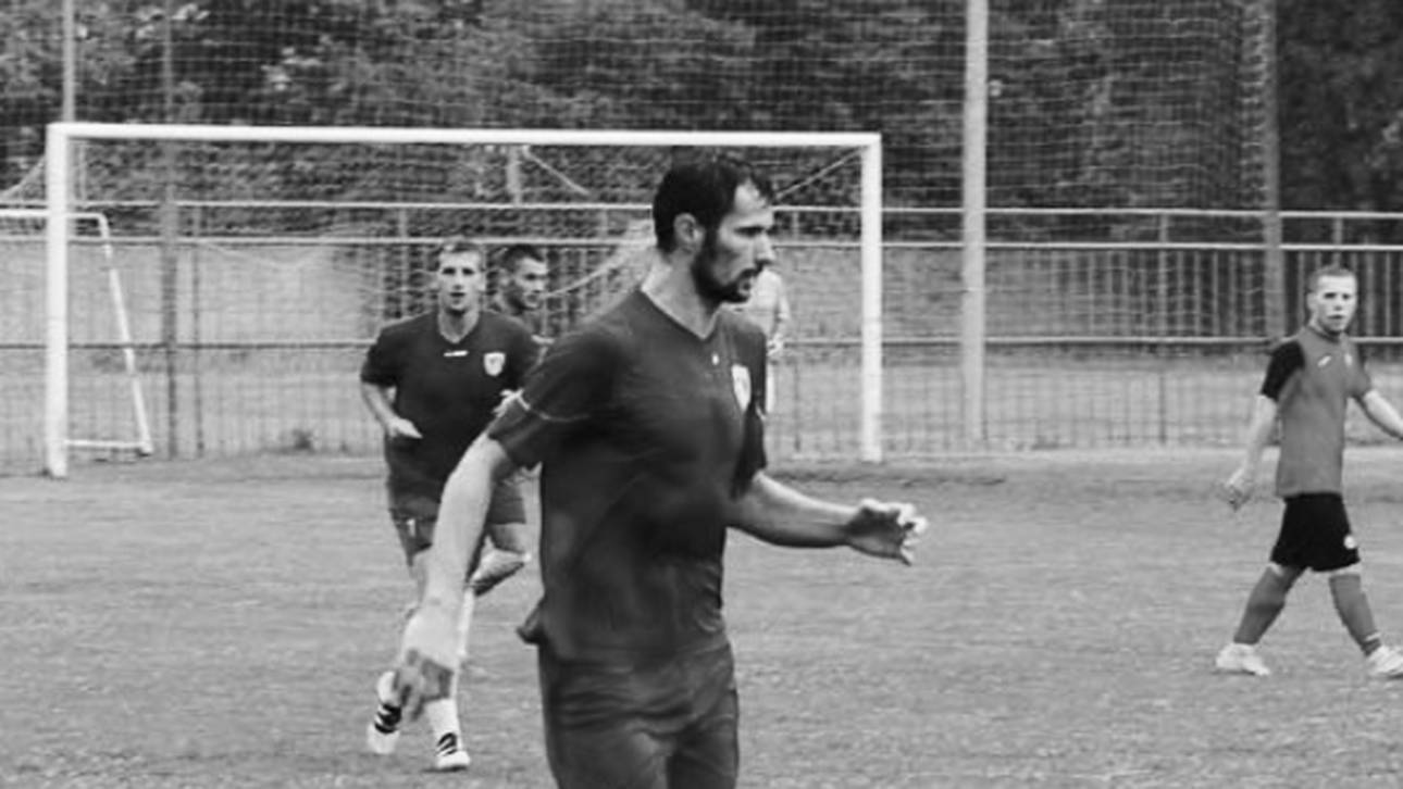 Stürmer stirbt auf dem Platz