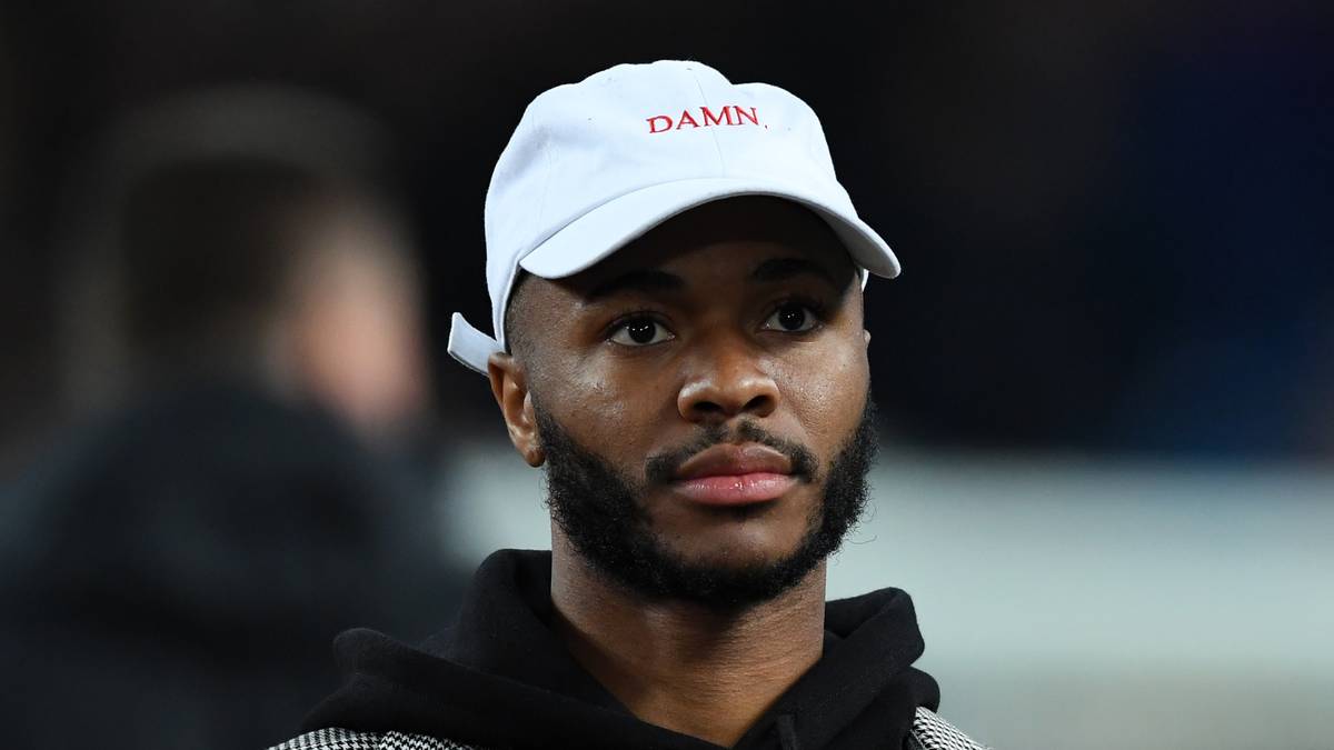 Sterling verteidigte sich via Instagram. Er habe sich für dieses Motiv entschieden, weil sein Vater erschossen wurde, als er zwei Jahre alt war