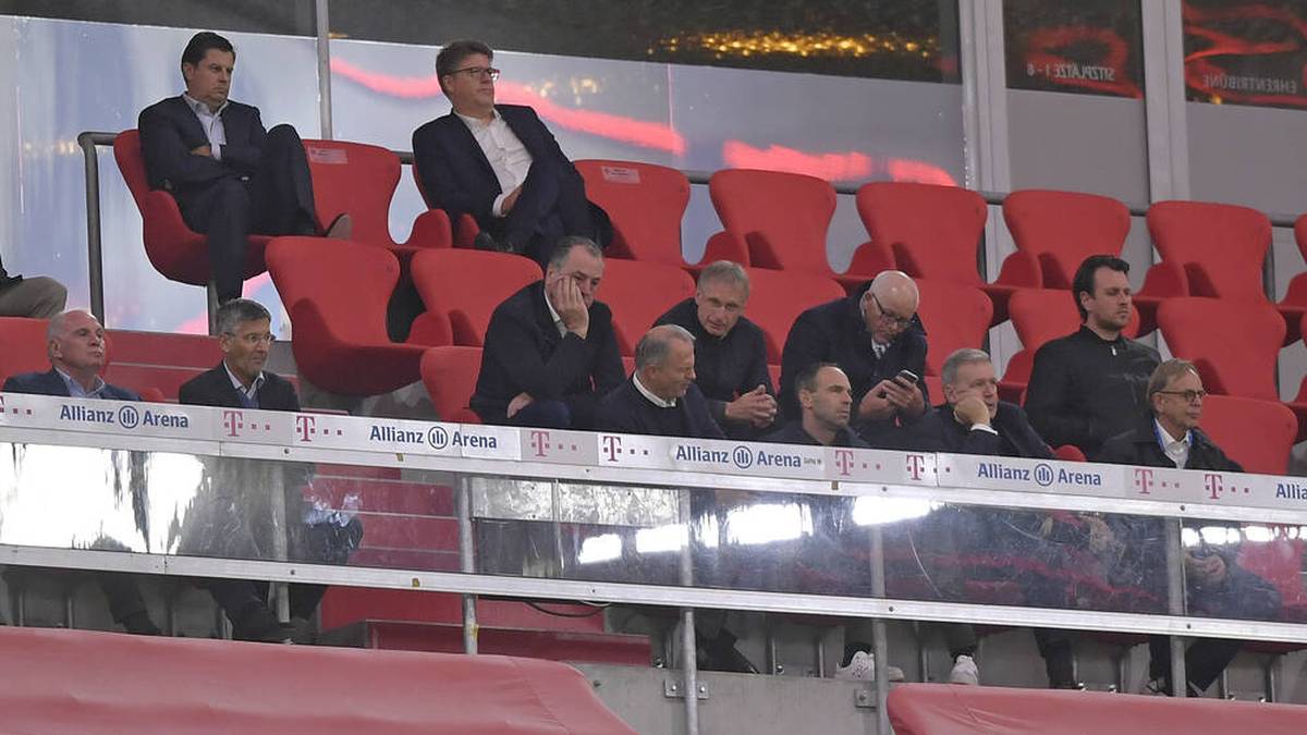Auch Ex-Schalke-Boss Clemens Tönnies verfolgte das Spiel auf der Tribüne