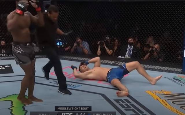 Ufc 261 Chris Weidman Mit Brutalem Beinbruch