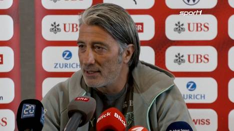 Nach dem Platzverweis für Breel Embolo gegen Argentinien übt Murat Yakin deutliche Kritik am Schiedsrichter und dem VAR.