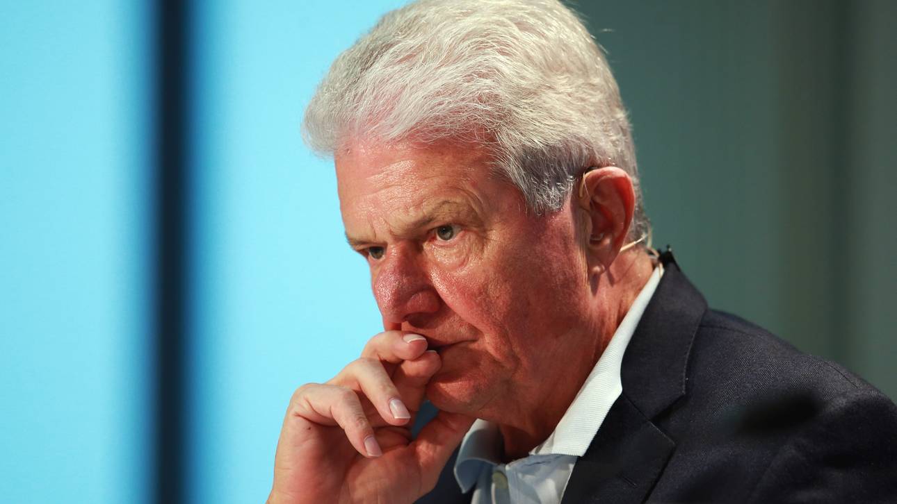 Hopp für Deckelung von Gehältern